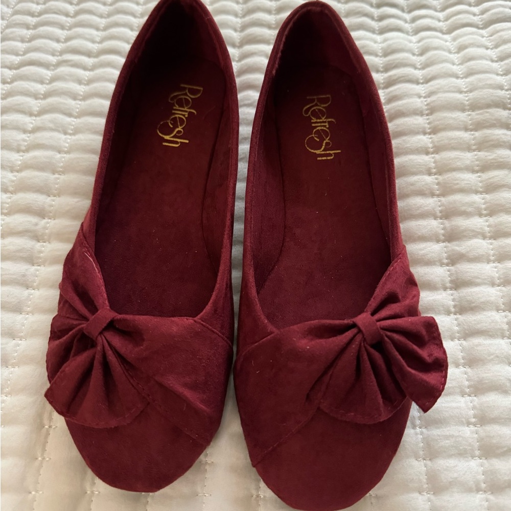 Refresh cranberry red coats with bow, size 8.5